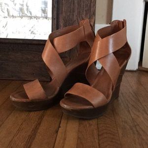 The Perfect Camel Color Wedges